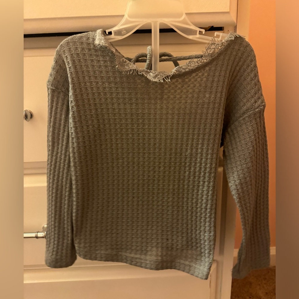 Gray thin long sleeved shirt with lace trim